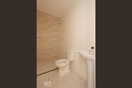 Casa de condomínio para alugar com 95m², 2 quartos e 2 vagas Casa de condomínio para alugar com 95m², 2 quartos e 2 vagasBanheiro da suíte