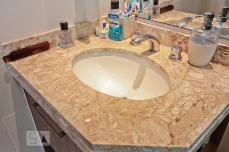 Apartamento à venda com 63m², 2 quartos e 2 vagasBanheiro da Suíte