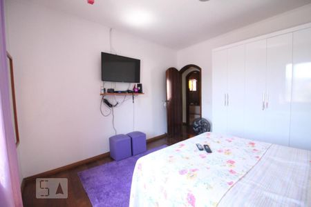 Casa à venda com 615m², 3 quartos e 4 vagasquarto 2