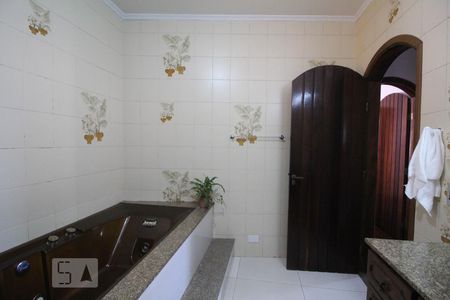 Casa à venda com 615m², 3 quartos e 4 vagasbanheiro 1