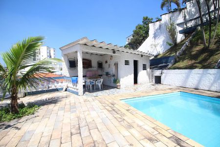 Casa à venda com 615m², 3 quartos e 4 vagaspiscina