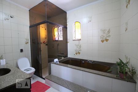 Casa à venda com 615m², 3 quartos e 4 vagasbanheiro 1