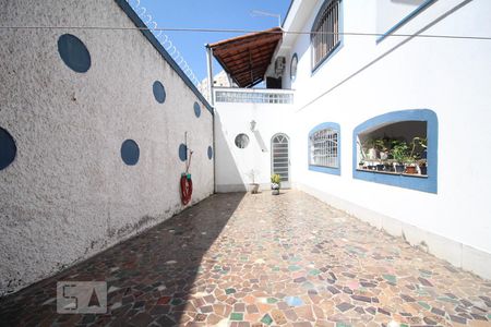 Casa à venda com 615m², 3 quartos e 4 vagasQuintal