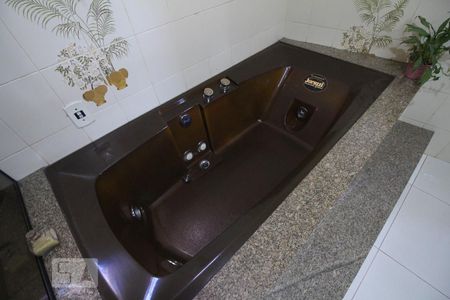 Casa à venda com 615m², 3 quartos e 4 vagasbanheiro 1