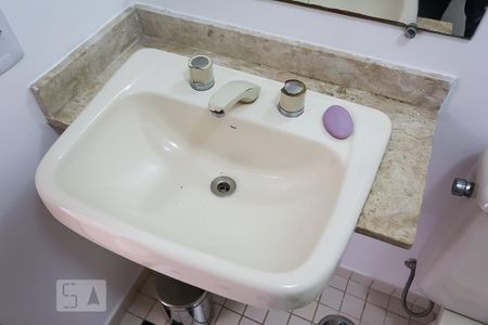 Apartamento à venda com 74m², 2 quartos e 1 vaga Apartamento à venda com 74m², 2 quartos e 1 vagaBanheiro