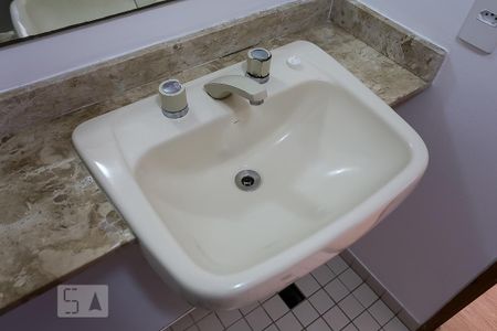 Apartamento à venda com 74m², 2 quartos e 1 vaga Apartamento à venda com 74m², 2 quartos e 1 vagaBanheiro da Suíte 1