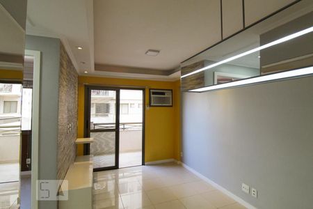 Sala de apartamento para alugar com 2 quartos, 58m² em São Cristóvão, Rio de Janeiro