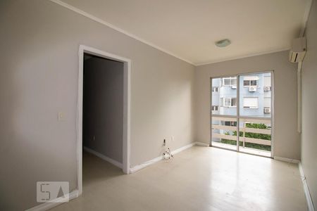 Sala de apartamento para alugar com 3 quartos, 80m² em Passo da Areia, Porto Alegre