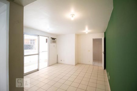 Sala de Apartamento com 2 quartos, 80m² Santa Rosa 