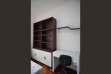 Quarto 1 de apartamento para alugar com 2 quartos, 72m² em Jardim Floresta, Porto Alegre