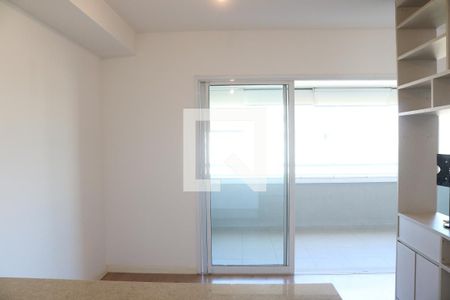 Sala de kitnet/studio para alugar com 1 quarto, 47m² em Parque Industrial Tomas Edson, São Paulo
