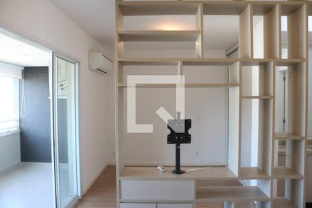 Sala de kitnet/studio para alugar com 1 quarto, 47m² em Parque Industrial Tomas Edson, São Paulo