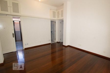 Apartamento para alugar com 70m², 3 quartos e sem vaga Apartamento para alugar com 70m², 3 quartos e sem vagaSala