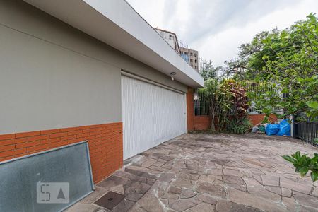 Casa à venda com 232m², 3 quartos e 3 vagasFachada