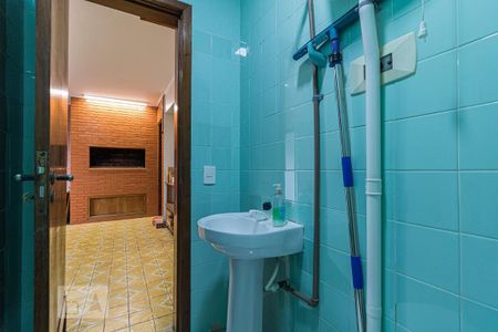 Casa à venda com 232m², 3 quartos e 3 vagasBanheiro 2
