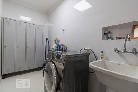 Casa à venda com 232m², 3 quartos e 3 vagasLavanderia