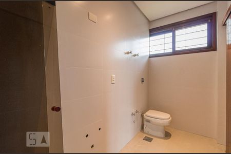 Casa à venda com 232m², 3 quartos e 3 vagasBanheiro da Suíte