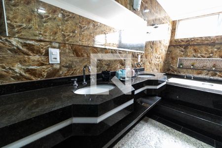 Casa à venda com 600m², 5 quartos e 4 vagasBanheiro Suíte master