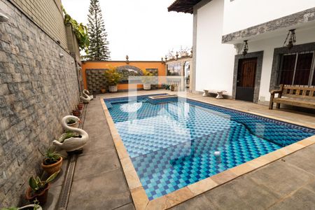 Casa à venda com 600m², 5 quartos e 4 vagasPiscina