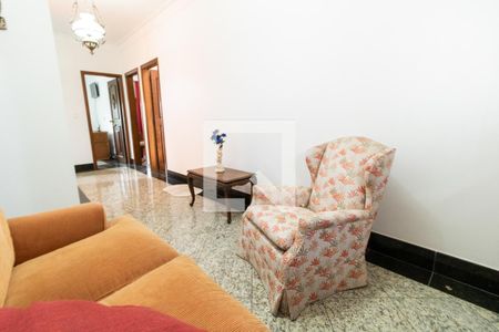 Casa à venda com 600m², 5 quartos e 4 vagasHall dos Quartos