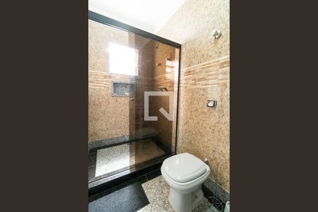 Casa à venda com 600m², 5 quartos e 4 vagasBanheiro da Suíte 2