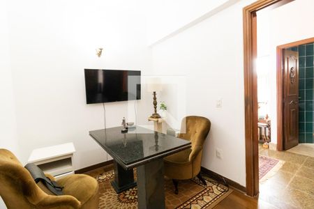 Casa à venda com 600m², 5 quartos e 4 vagasEscritório