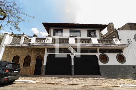 Casa à venda com 600m², 5 quartos e 4 vagasFachada