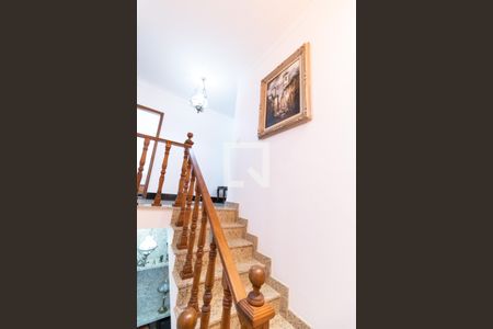 Casa à venda com 600m², 5 quartos e 4 vagasEscada