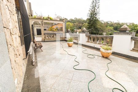 Casa à venda com 600m², 5 quartos e 4 vagasQuintal