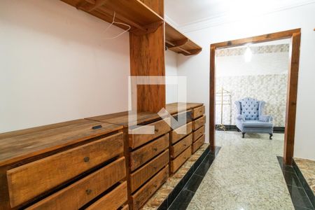 Casa à venda com 600m², 5 quartos e 4 vagasCloset Suíte master