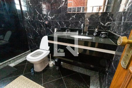 Casa à venda com 600m², 5 quartos e 4 vagasBanheiro dos Quartos