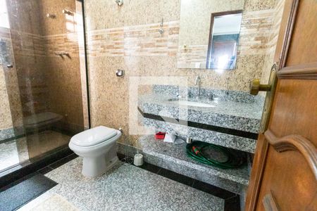 Casa à venda com 600m², 5 quartos e 4 vagasBanheiro da Suíte 2