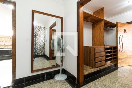 Casa à venda com 600m², 5 quartos e 4 vagasCloset Suíte master