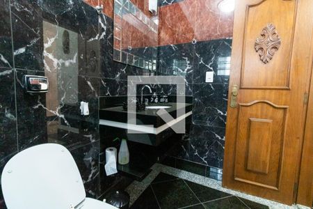 Casa à venda com 600m², 5 quartos e 4 vagasBanheiro dos Quartos