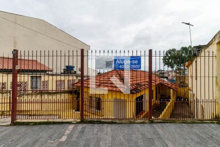 Casa para alugar com 164m², 2 quartos e 3 vagas Casa para alugar com 164m², 2 quartos e 3 vagasFachada