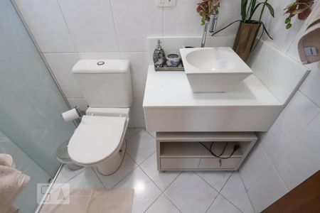 Casa à venda com 229m², 3 quartos e 5 vagasSuíte 2 Banheiro