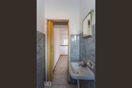 Banheiro de casa para alugar com 1 quarto, 45m² em Quitaúna, Osasco