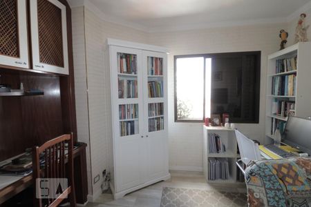 Apartamento à venda com 160m², 4 quartos e 3 vagasQuarto 2