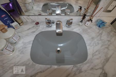 Apartamento à venda com 160m², 4 quartos e 3 vagasBanheiro da Suite 2- pia