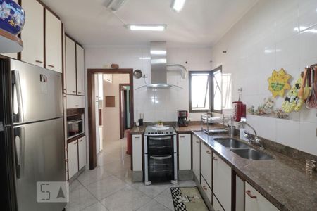Apartamento à venda com 160m², 4 quartos e 3 vagasCozinha 