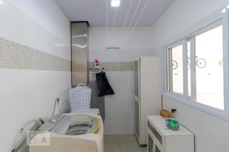 Casa de condomínio à venda com 400m², 4 quartos e 8 vagas Casa de condomínio à venda com 400m², 4 quartos e 8 vagasÁrea de Serviço