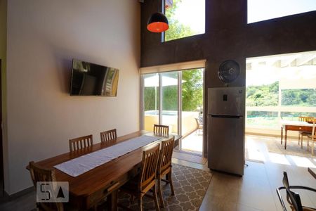 Casa de condomínio à venda com 400m², 4 quartos e 8 vagas Casa de condomínio à venda com 400m², 4 quartos e 8 vagasSalas