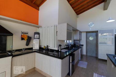 Casa de condomínio à venda com 400m², 4 quartos e 8 vagas Casa de condomínio à venda com 400m², 4 quartos e 8 vagasCozinha