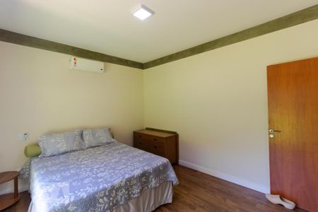 Casa de condomínio à venda com 400m², 4 quartos e 8 vagas Casa de condomínio à venda com 400m², 4 quartos e 8 vagasSuíte 01