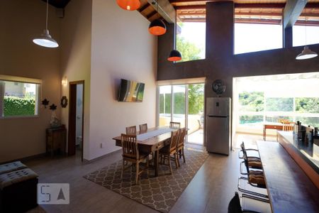 Casa de condomínio à venda com 400m², 4 quartos e 8 vagas Casa de condomínio à venda com 400m², 4 quartos e 8 vagasSalas