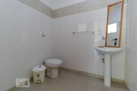 Casa de condomínio à venda com 400m², 4 quartos e 8 vagas Casa de condomínio à venda com 400m², 4 quartos e 8 vagasBanheiro de Serviço
