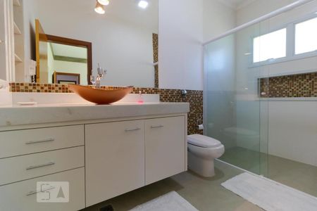 Casa de condomínio à venda com 400m², 4 quartos e 8 vagas Casa de condomínio à venda com 400m², 4 quartos e 8 vagasBanheiro da Suíte 03