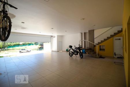 Casa de condomínio à venda com 400m², 4 quartos e 8 vagas Casa de condomínio à venda com 400m², 4 quartos e 8 vagasGaragem