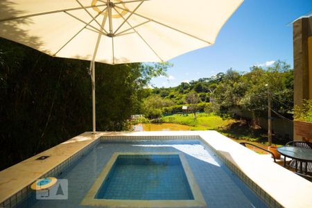 Casa de condomínio à venda com 400m², 4 quartos e 8 vagas Casa de condomínio à venda com 400m², 4 quartos e 8 vagasVaranda com Hidromassagem