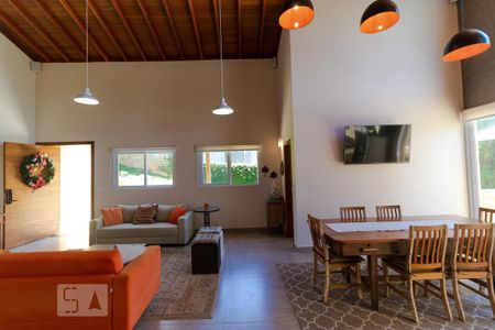 Casa de condomínio à venda com 400m², 4 quartos e 8 vagas Casa de condomínio à venda com 400m², 4 quartos e 8 vagasSalas